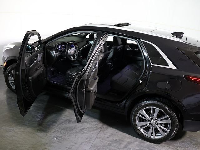 Used 2024 Cadillac XT5 Premium Luxury w/ Technology Package AWD/4WD image 5