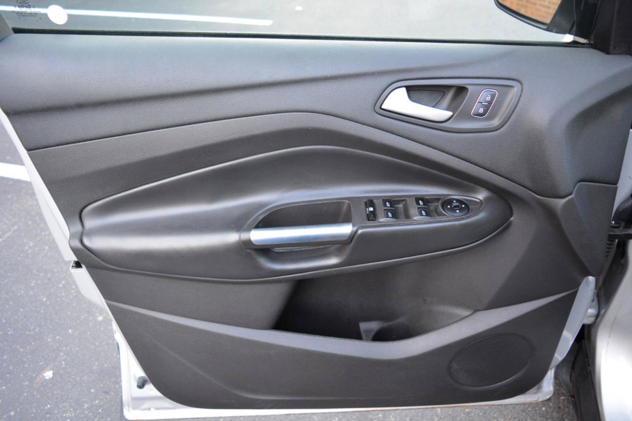 Used 2018 Ford Escape SE FWD image 9