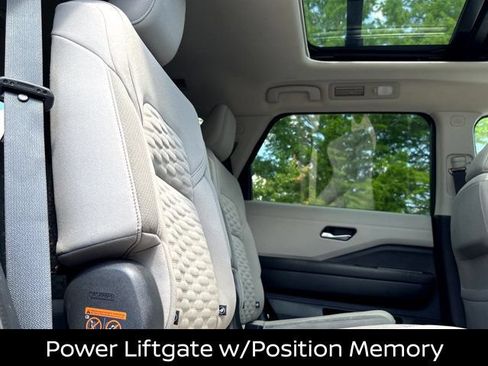 Certified 2022 Nissan Pathfinder SV w/ SV Premium Package AWD/4WD image 17