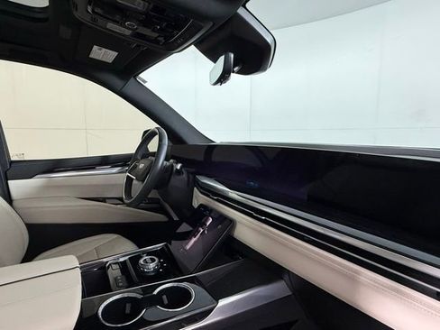 Certified 2025 Cadillac Escalade ESV Sport w/ Touring Package image 35