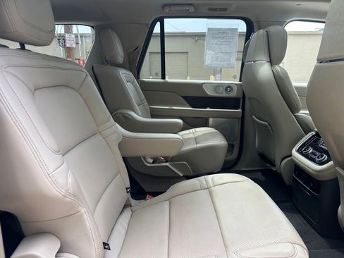 Used 2020 Lincoln Navigator L Reserve w/ Luxury Package AWD/4WD image 18