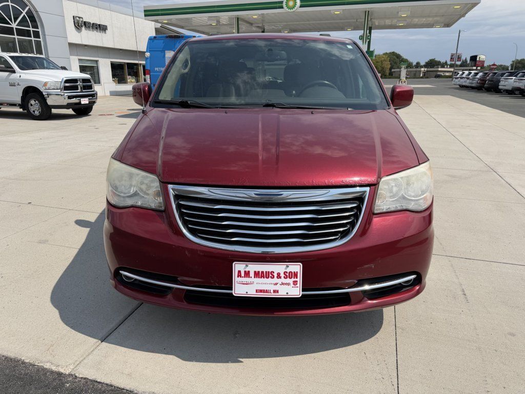 Used 2012 Chrysler Town & Country Touring w/ Entertainment Group #1 FWD image 2