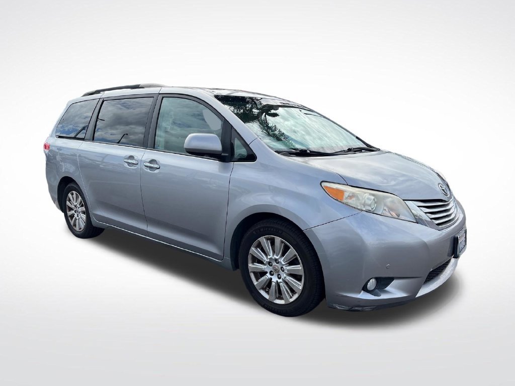 Used 2011 Toyota Sienna Limited w/ Premium Pkg FWD image 7