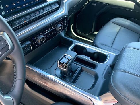Used 2025 Chevrolet Silverado 1500 LTZ AWD/4WD image 17