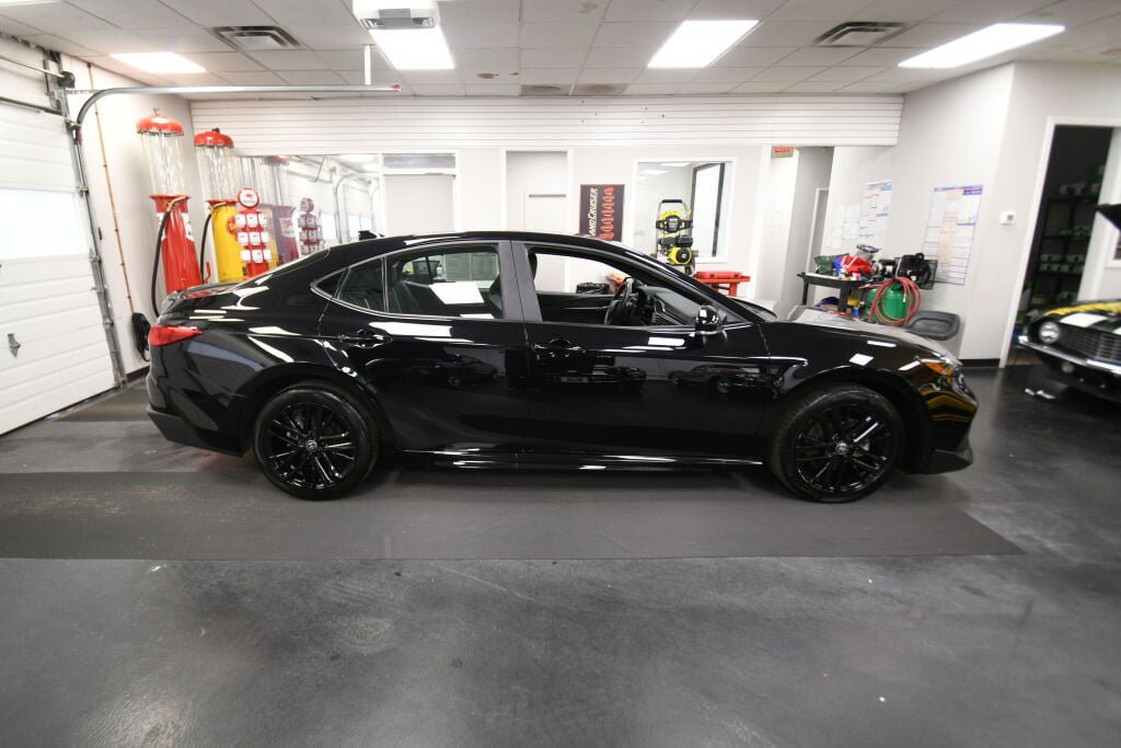 Used 2025 Toyota Camry SE w/ Convenience Package AWD/4WD image 9
