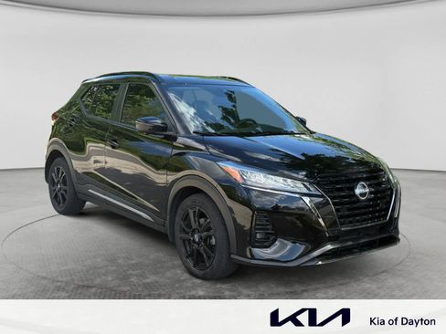 Used 2022 Nissan Kicks SR w/ Premium Package FWD image 3