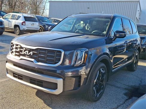 New 2025 Kia Telluride S image 2