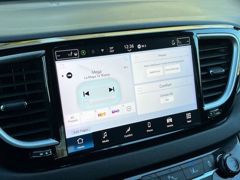 Used 2025 Chrysler Pacifica Select image 20