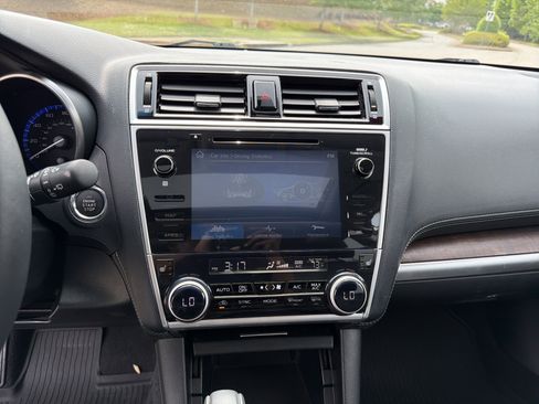 Used 2018 Subaru Outback 2.5i Limited AWD/4WD image 28
