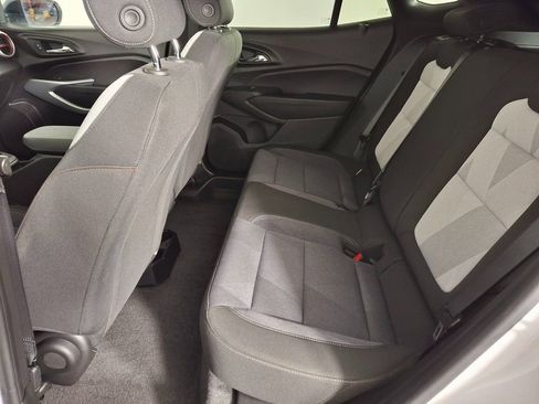 Used 2025 Chevrolet Trax RS w/ Sunroof Package image 27