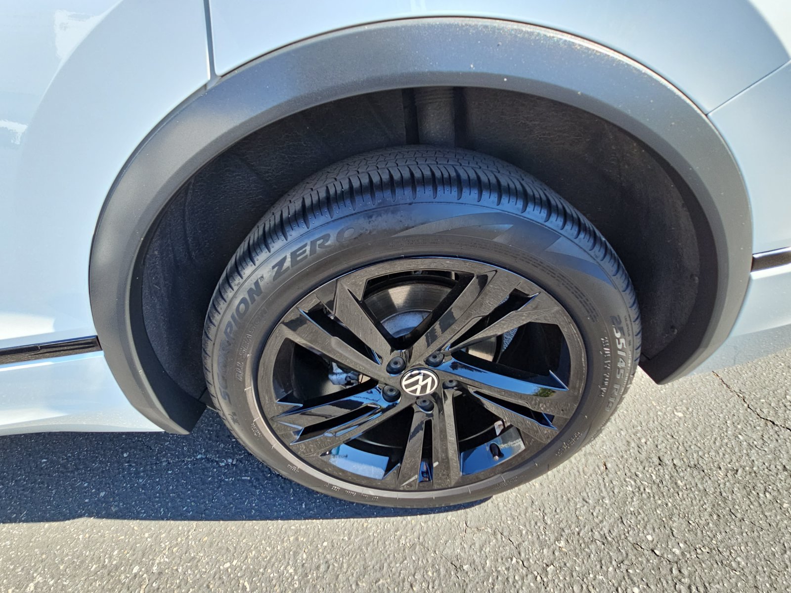 Certified 2023 Volkswagen Tiguan SE R-Line AWD/4WD image 32