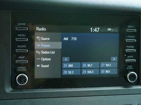 Used 2020 Toyota Sienna L image 32