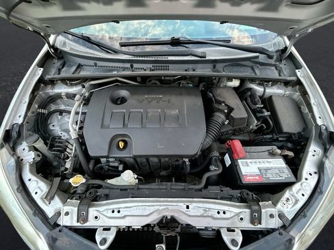 Used 2014 Toyota Corolla LE FWD image 30