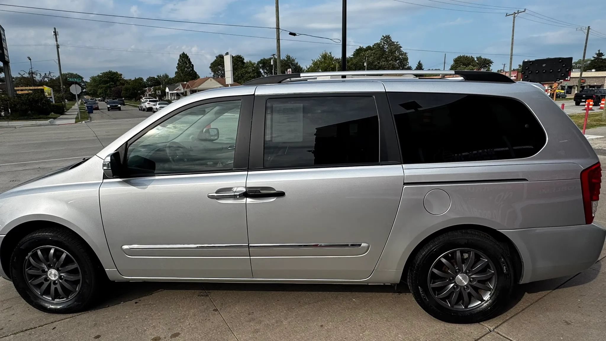 Used 2012 Kia Sedona EX w/ Luxury Pkg FWD image 10