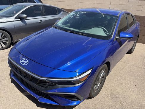 Used 2024 Hyundai Elantra SEL FWD image 3