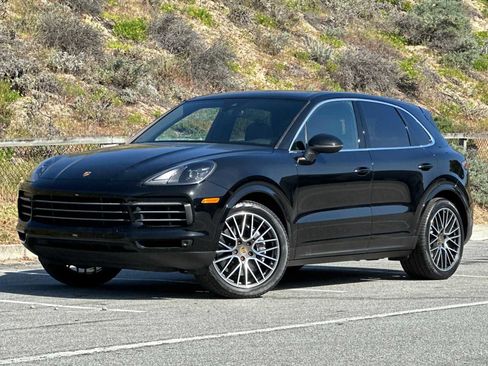 Certified 2021 Porsche Cayenne image 1