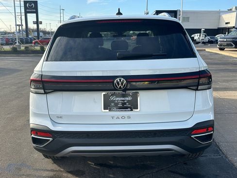 New 2026 Volkswagen Taos SE FWD image 3