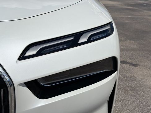 Used 2025 BMW i7 eDrive50 w/ Premium Package RWD image 9