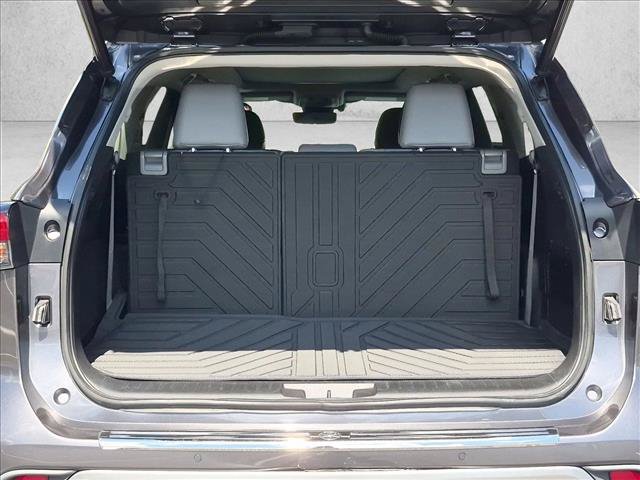 Used 2021 Toyota Highlander Platinum FWD image 7