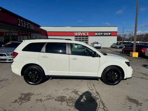 Used 2020 Dodge Journey SE w/ SE Popular Equipment Group image 2