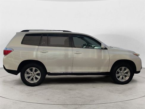Used 2011 Toyota Highlander 2WD image 6