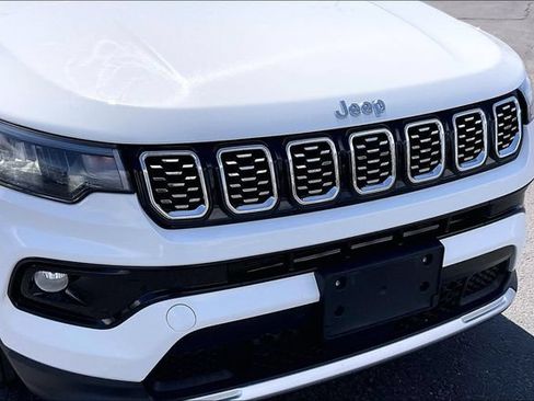 Used 2025 Jeep Compass Limited AWD/4WD image 31
