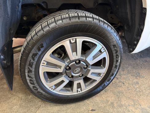 Used 2018 Toyota Tundra Platinum AWD/4WD image 40