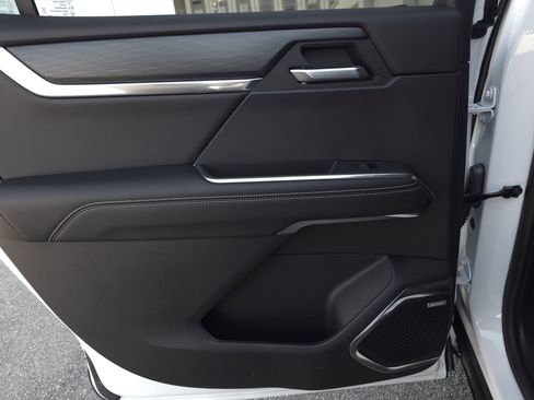 Used 2025 GMC Acadia Elevation image 33