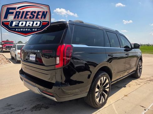 Used 2025 Ford Expedition Platinum w/ Driver's Package AWD/4WD image 7