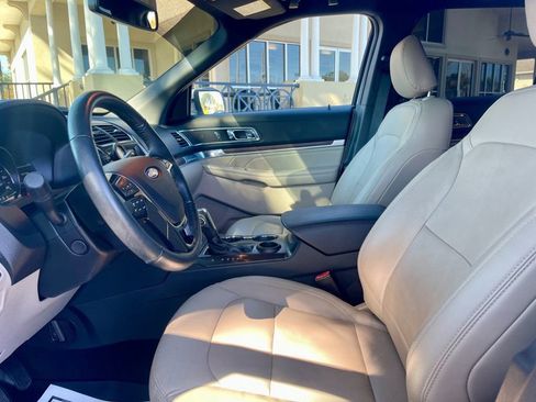 Used 2019 Ford Explorer Limited w/ Class III Trailer Tow Package image 11