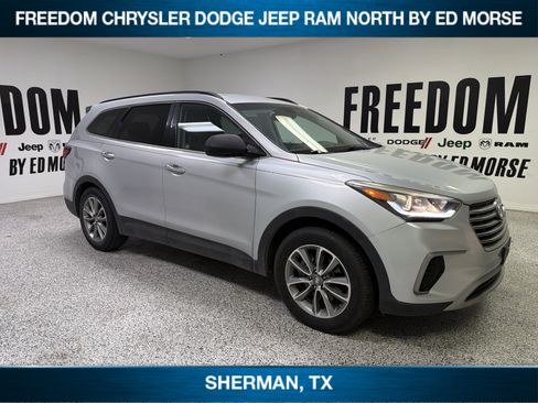 Used 2018 Hyundai Santa Fe SE FWD image 3