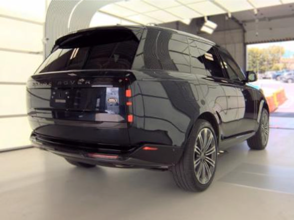 Used 2023 Land Rover Range Rover SE AWD/4WD image 2