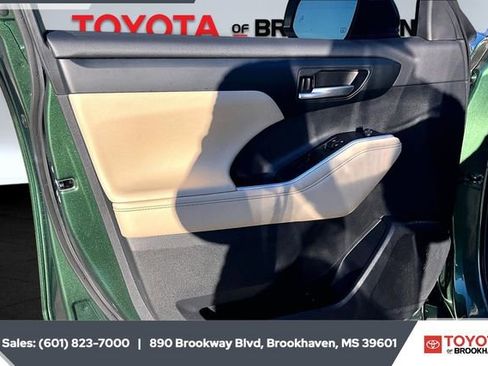 Used 2024 Toyota Highlander XLE image 17
