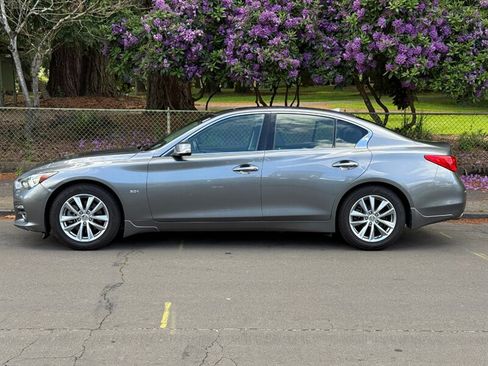 Used 2017 INFINITI Q50 3.0t Premium w/ 3.0T Premium Plus Package RWD image 2