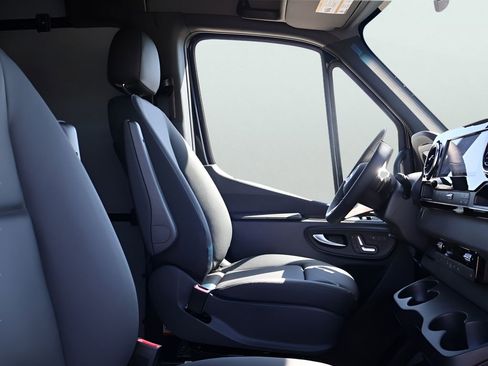 New 2026 Mercedes-Benz Sprinter 2500 image 8