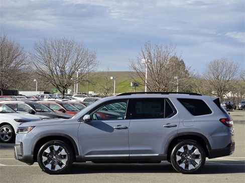 New 2026 Honda Pilot Touring image 7