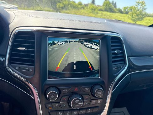 Used 2018 Jeep Grand Cherokee Overland AWD/4WD image 36