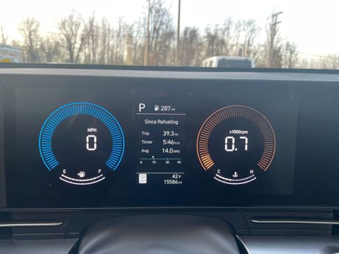 Used 2025 Hyundai Kona SEL image 34