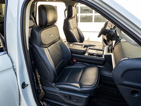 Used 2025 Ford Expedition Platinum w/ Driver's Package image 30