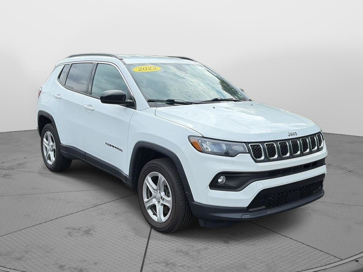 Used 2023 Jeep Compass Latitude AWD/4WD image 1