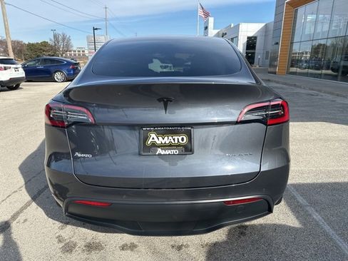 Used 2022 Tesla Model Y Long Range image 7