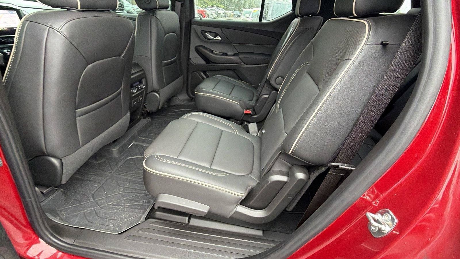 Used 2023 Chevrolet Traverse Premier FWD image 25