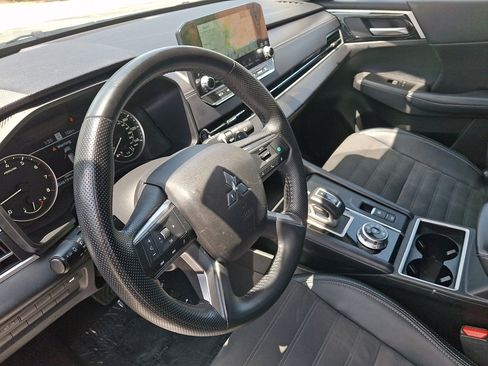 Used 2024 Mitsubishi Outlander SE AWD/4WD image 25
