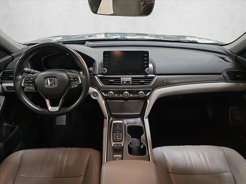 Used 2018 Honda Accord Touring image 9