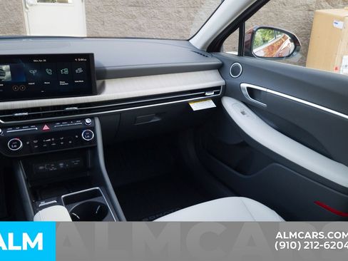 Used 2025 Hyundai Sonata SEL FWD image 16