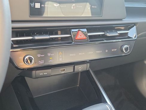New 2026 Kia Niro LX FWD image 32