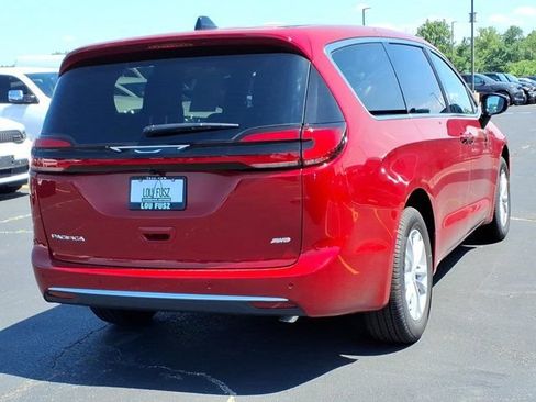 New 2027 Chrysler Pacifica Select AWD/4WD image 19