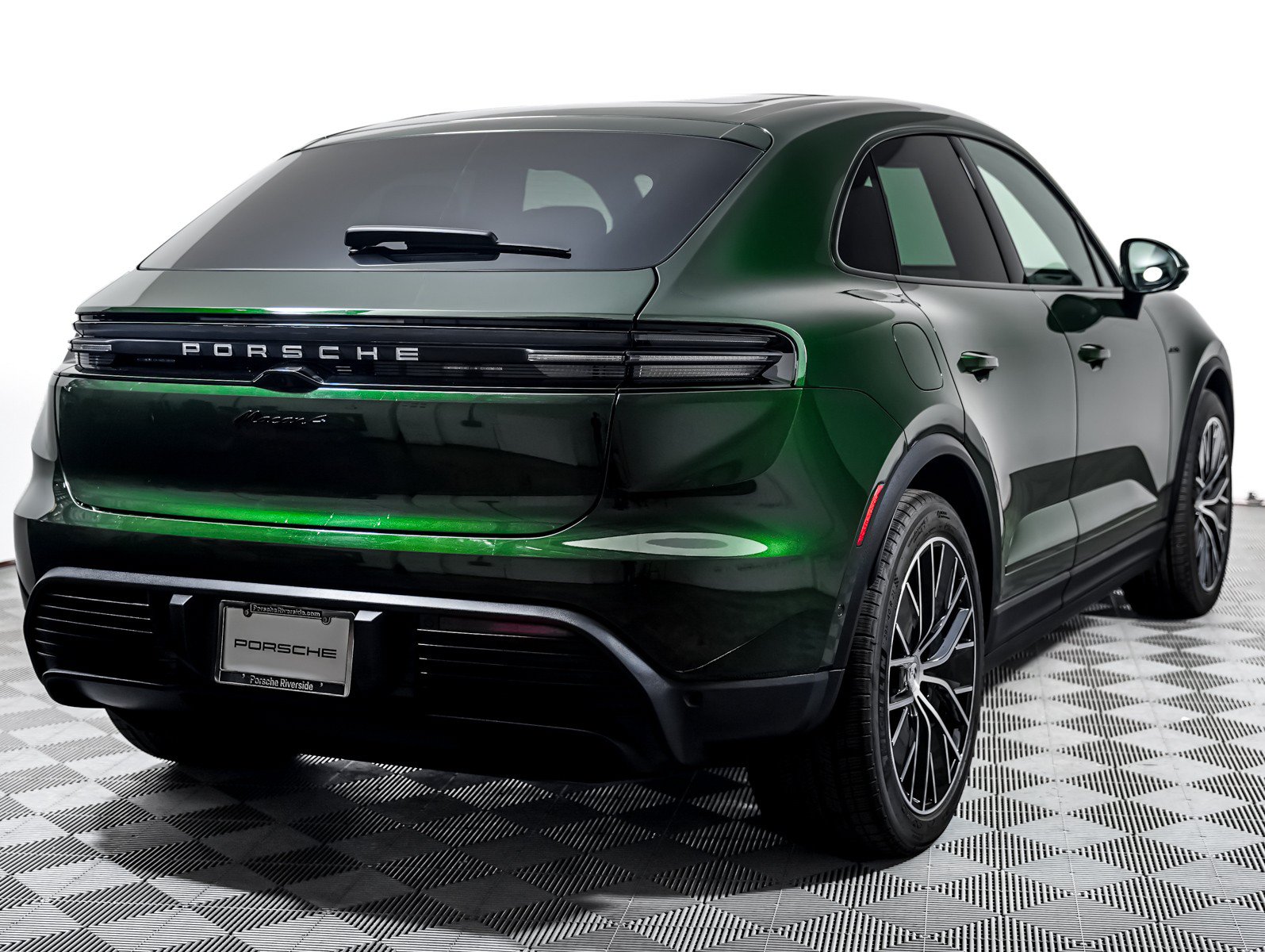 Certified 2025 Porsche Macan 4 Electric AWD/4WD image 10