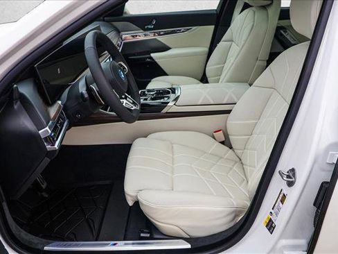 New 2026 BMW i7 xDrive60 AWD/4WD image 12