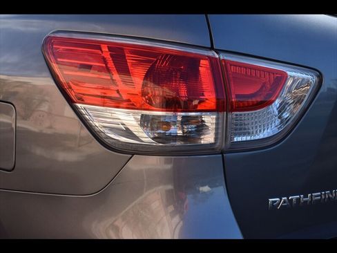Used 2015 Nissan Pathfinder Platinum AWD/4WD image 52